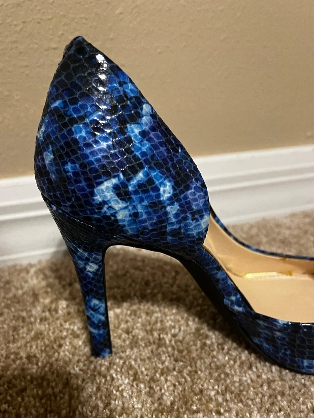Jessica Simpson Blue Snakeskin Embossed Pointed Stiletto Pumps Size 8.5.